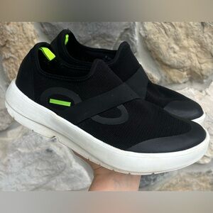 Oofos OOmg Low Sneakers Mens Size 10 Black Green Cushioned Slip On Recovery Shoe